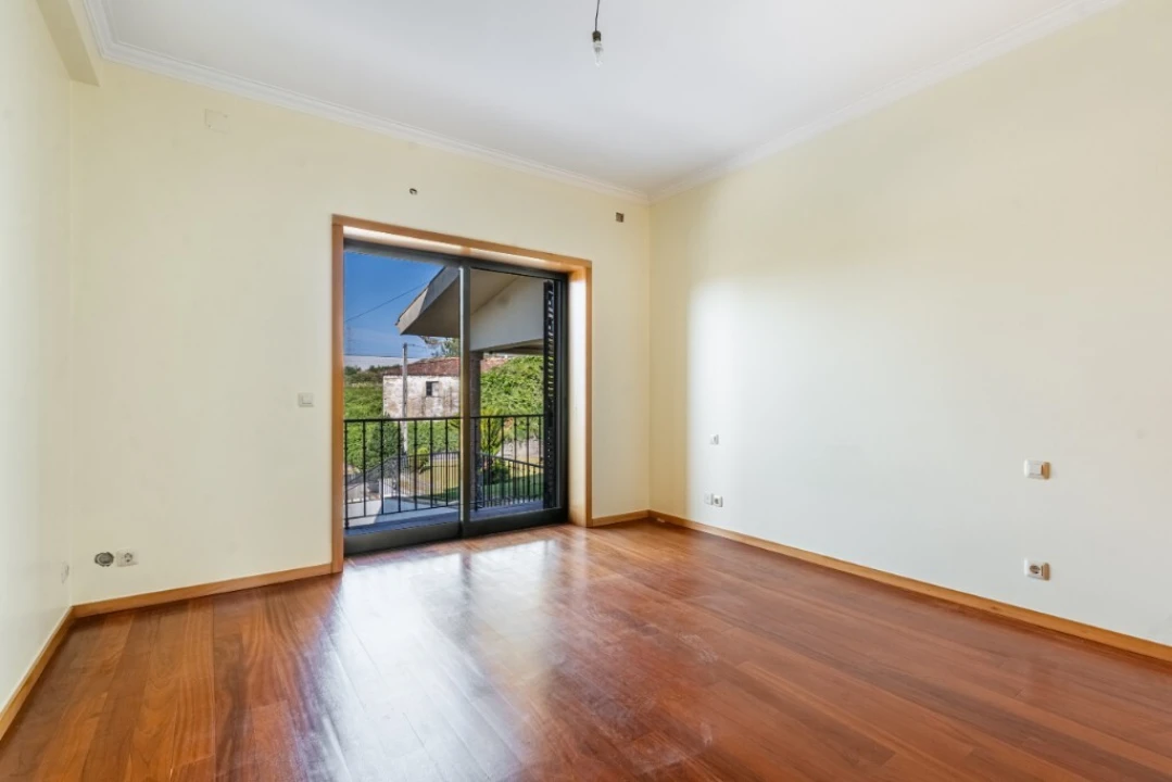 Moradia T4 para Venda em Lago Foto 14