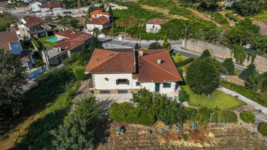 Moradia T4 para Venda em Lago Foto 40