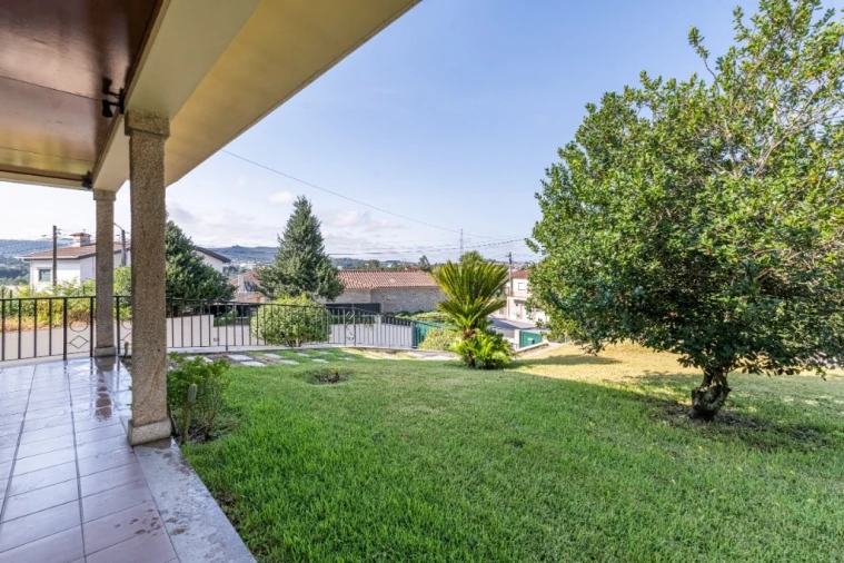 Moradia T4 para Venda em Lago Foto 28