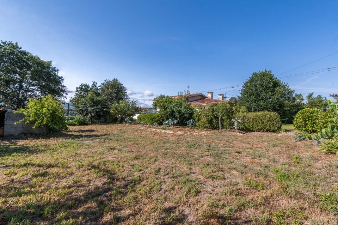 Moradia T4 para Venda em Lago Foto 38