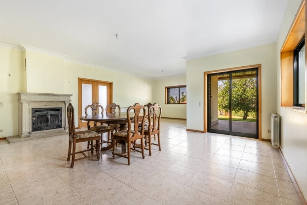 Moradia T4 para Venda em Lago Foto 11