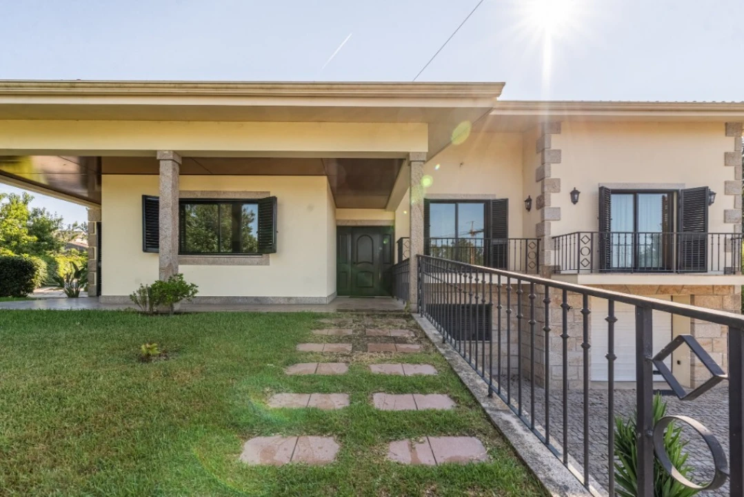 Moradia T4 para Venda em Lago Foto 30