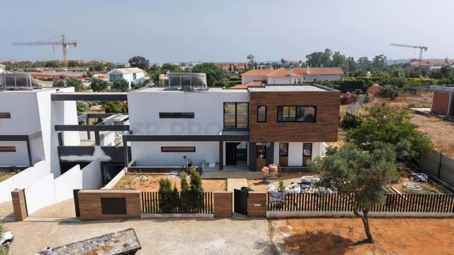 Moradia T3 para Venda em Quarteira Foto 52