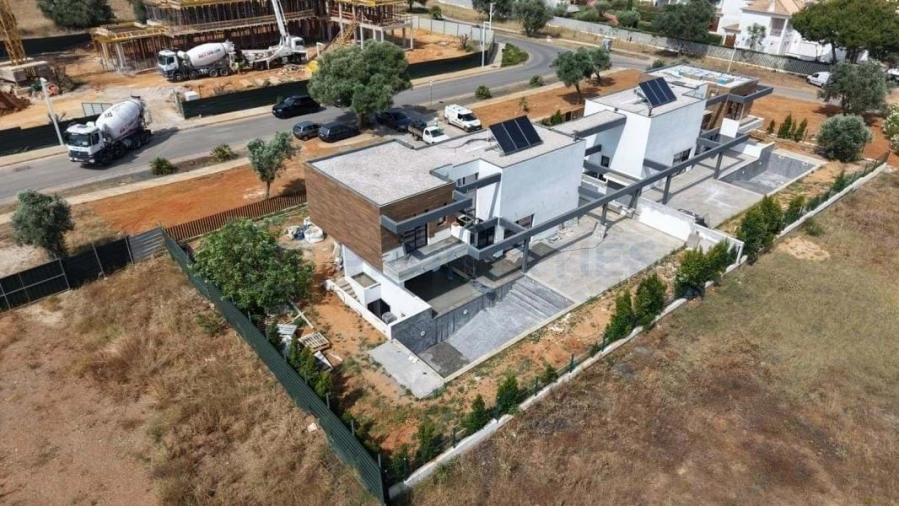 Moradia T3 para Venda em Quarteira Foto 49