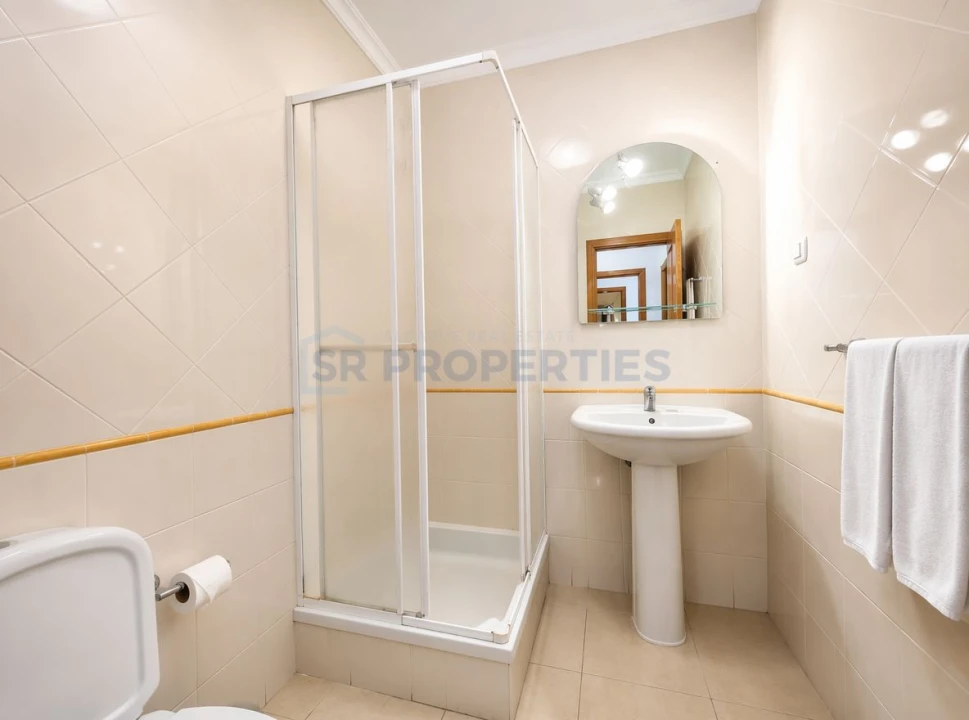 Apartamento T1 para Venda em Quarteira Foto 4