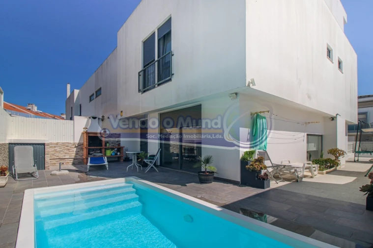 Moradia T3 para Venda em Atalaia e Alto Estanqueiro-Jardia