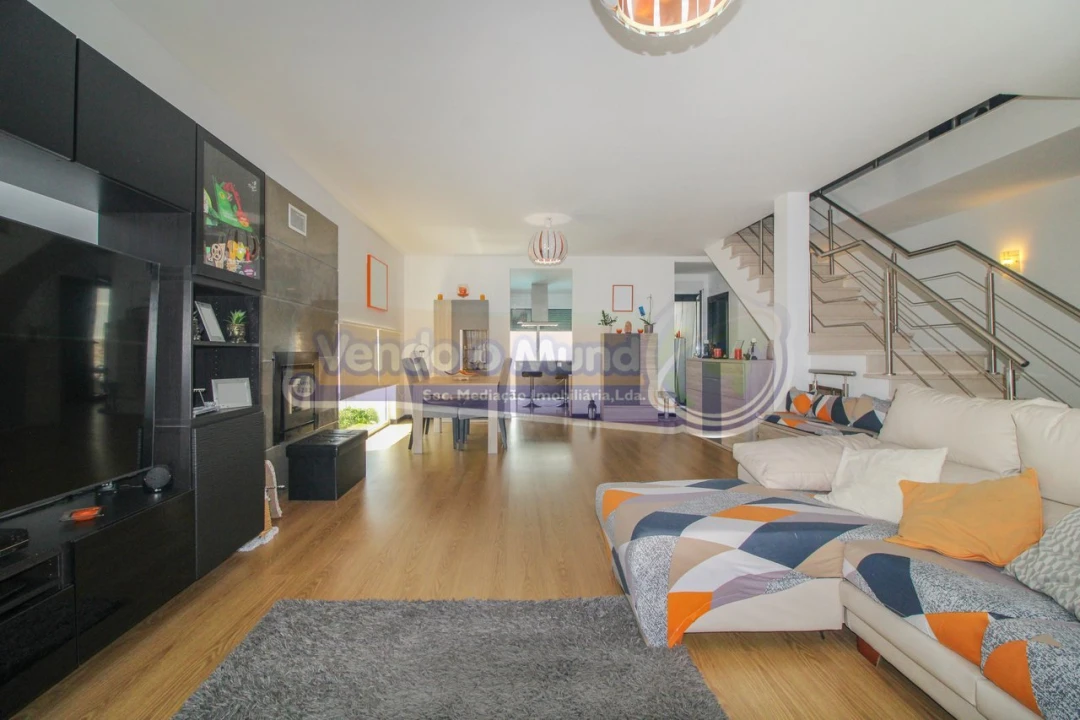 Moradia T3 para Venda em Atalaia e Alto Estanqueiro-Jardia Foto 4