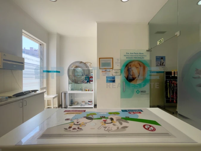 Loja para Arrendamento em Amora Foto 11