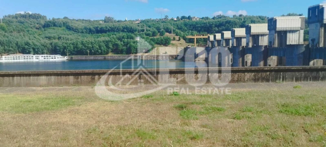 Terreno para Venda em Sandim, Olival, Lever e Crestuma