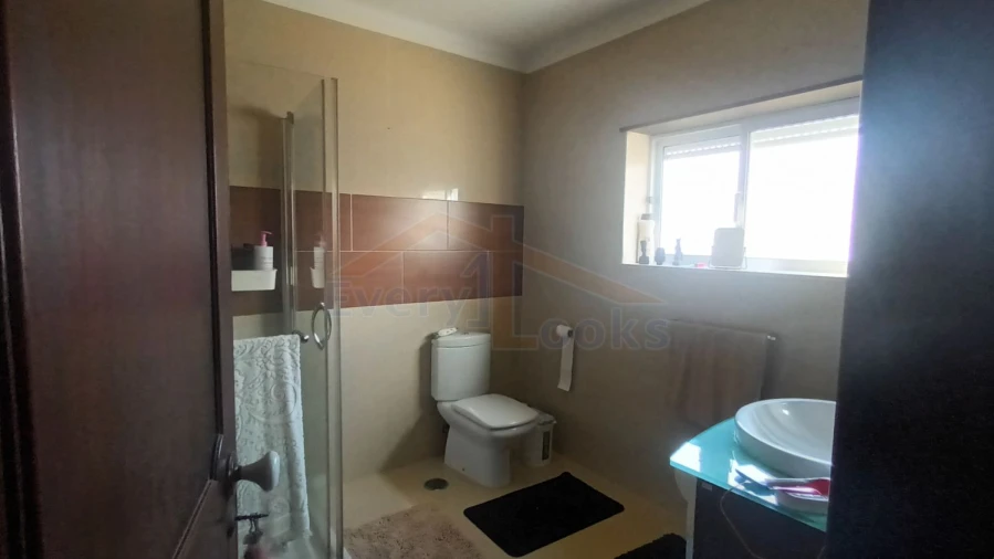 Moradia T3 para Venda em Atouguia da Baleia Foto 39