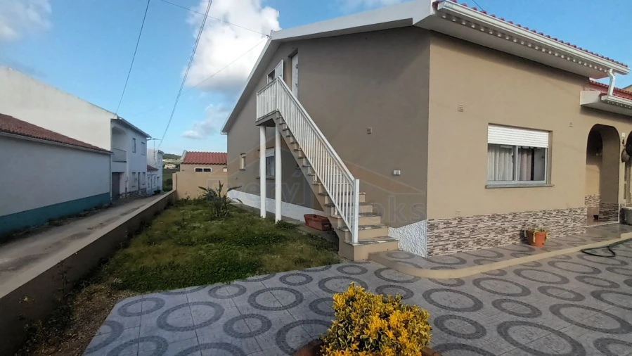 Moradia T3 para Venda em Atouguia da Baleia Foto 3