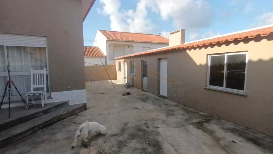 Moradia T3 para Venda em Atouguia da Baleia Foto 32