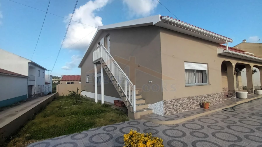 Moradia T3 para Venda em Atouguia da Baleia Foto 50