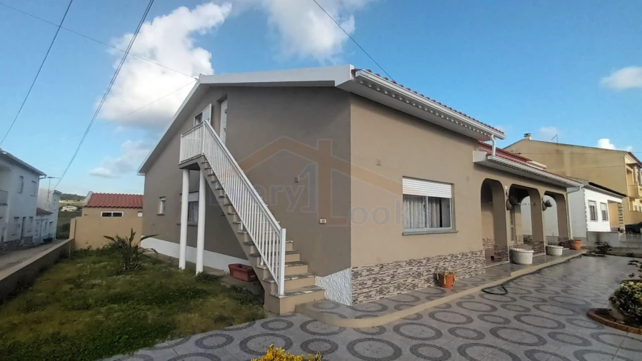 Moradia T3 para Venda em Atouguia da Baleia Foto 2