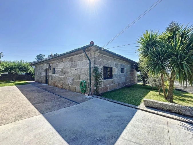 Moradia T3 para Venda em Refontoura Foto 32