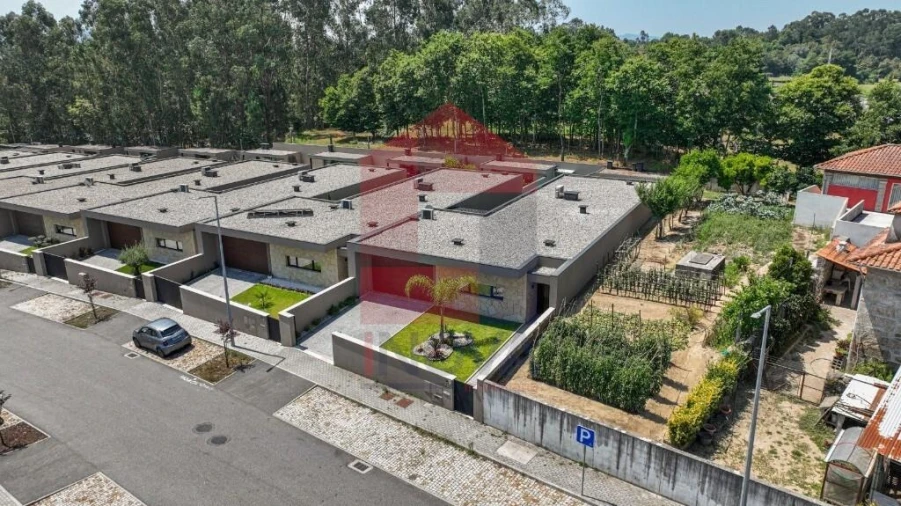 Moradia T3 para Venda em Vila Verde e Barbudo Foto 39