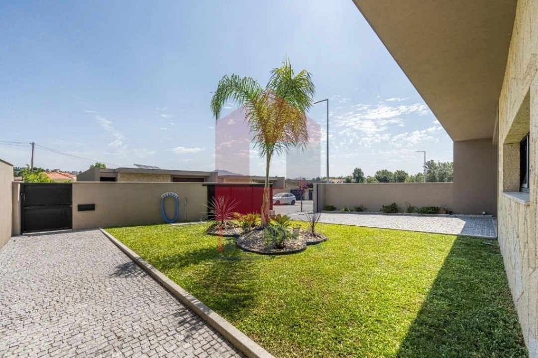 Moradia T3 para Venda em Vila Verde e Barbudo Foto 28