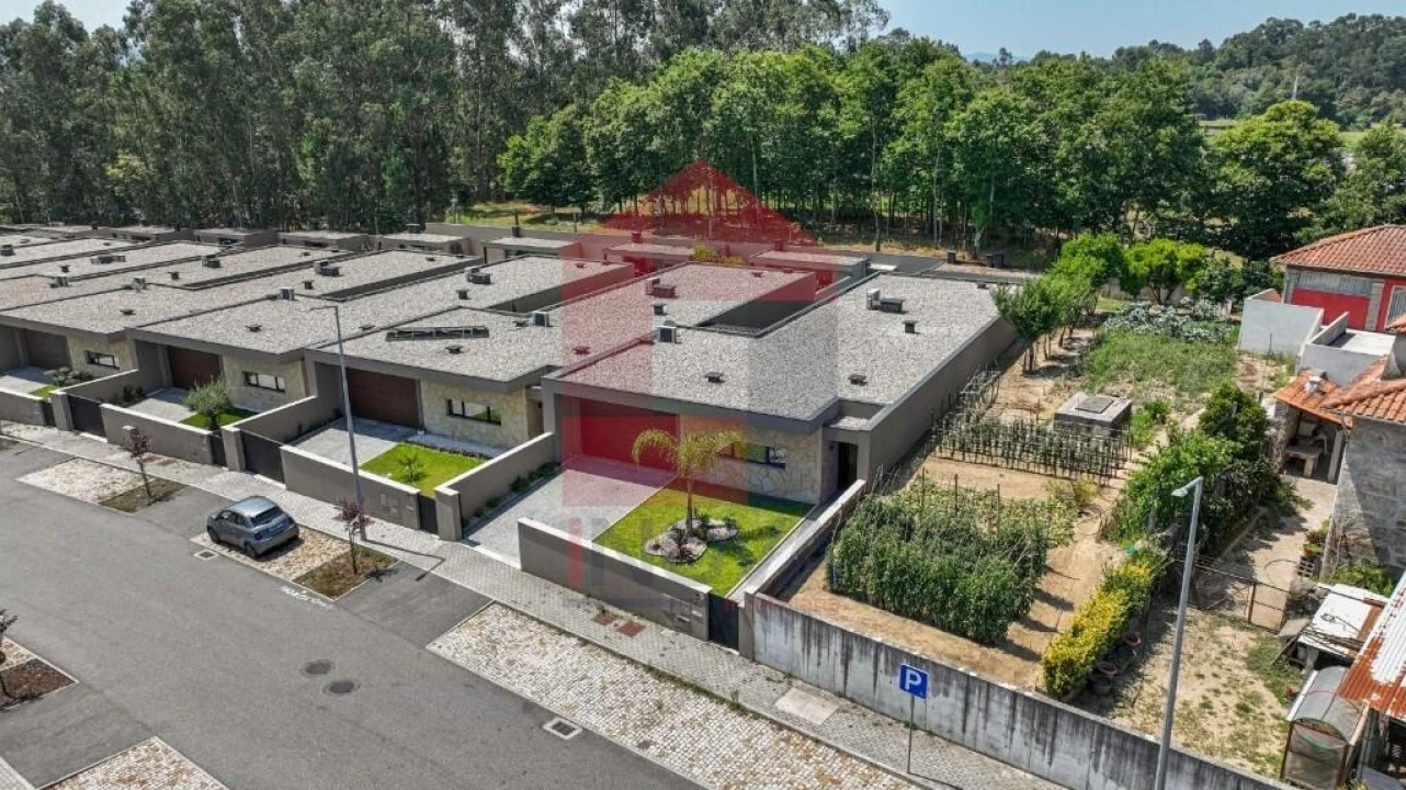 Moradia T3 para Venda em Vila Verde e Barbudo Foto 39