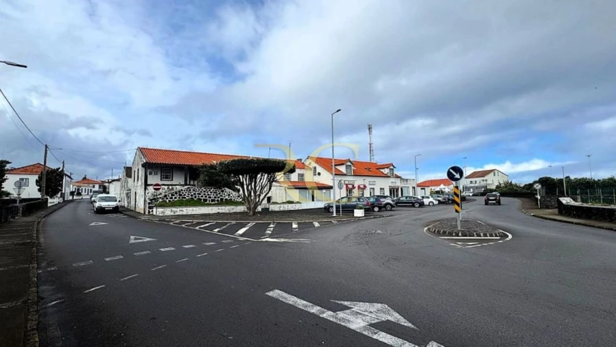 Moradia T9 para Venda em São Roque do Pico Foto 15