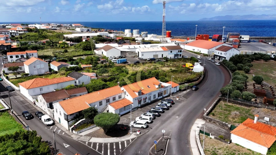 Moradia T9 para Venda em São Roque do Pico Foto 5