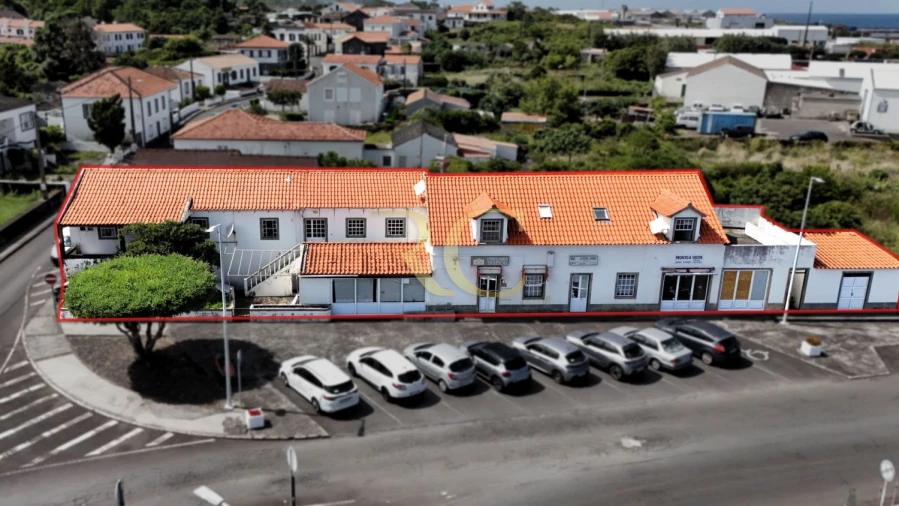 Moradia T9 para Venda em São Roque do Pico