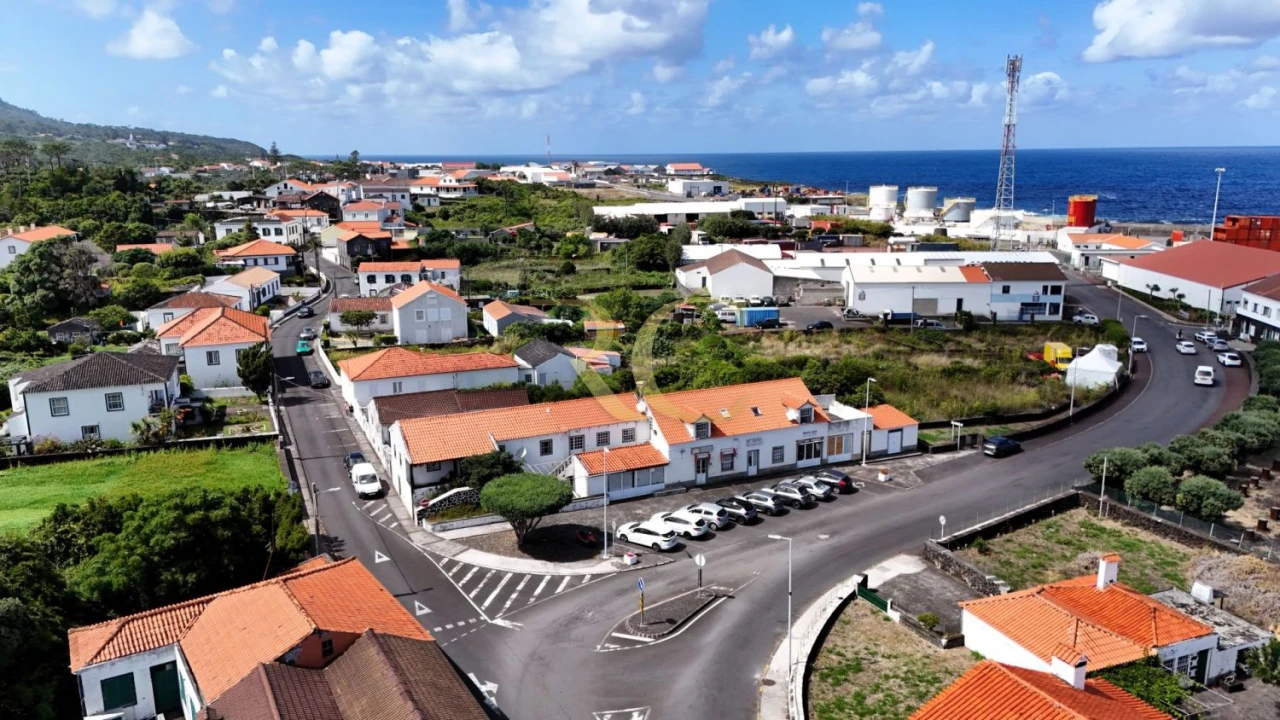 Moradia T9 para Venda em São Roque do Pico Foto 3