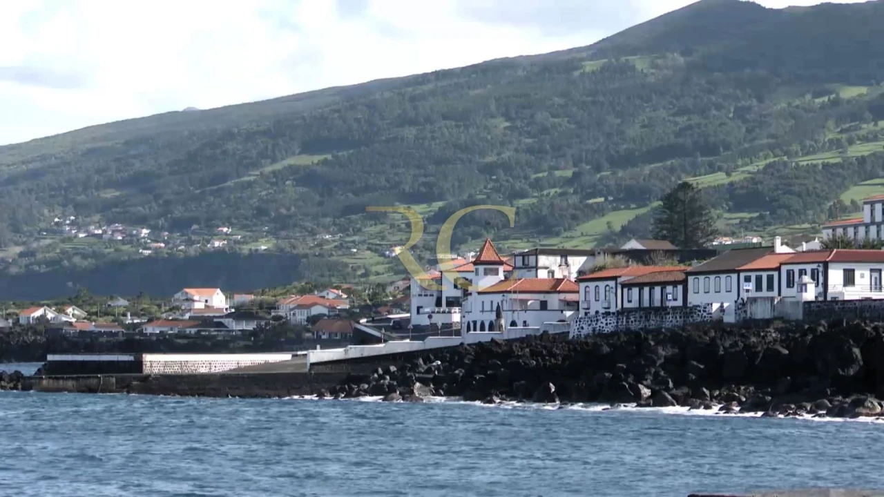 Moradia T9 para Venda em São Roque do Pico Foto 25