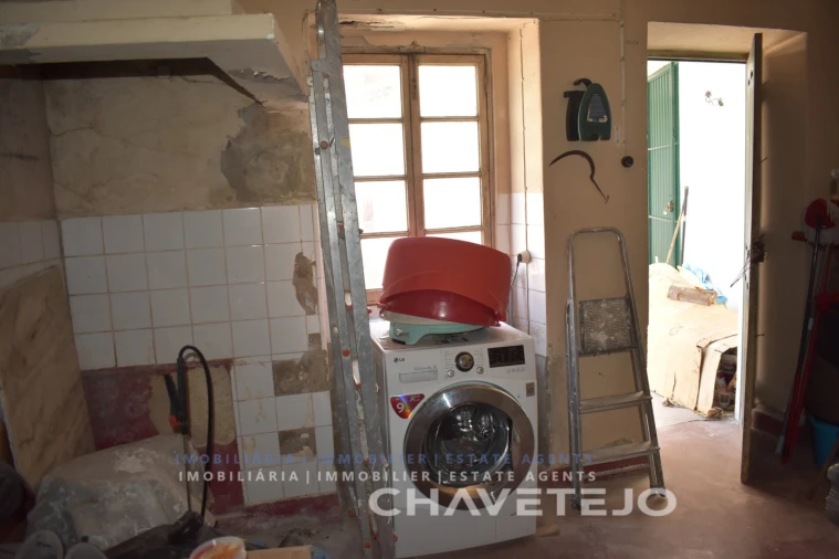 Moradia T4 para Venda em Lavegadas Foto 5