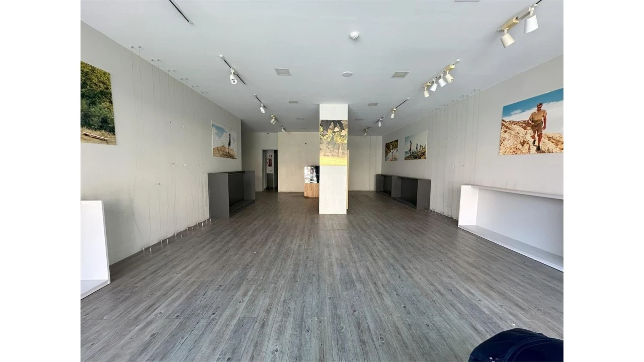 Loja para Arrendamento em Almada, Cova da Piedade, Pragal e Cacilhas Foto 1