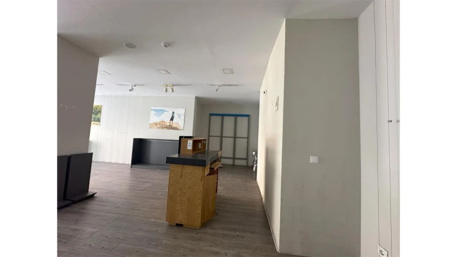 Loja para Arrendamento em Almada, Cova da Piedade, Pragal e Cacilhas Foto 3