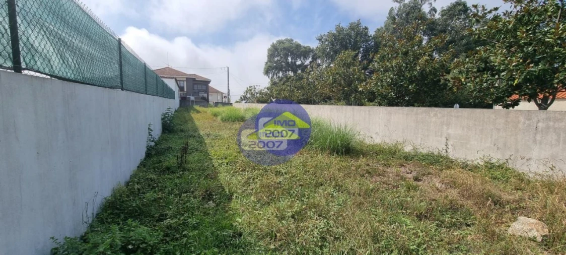 Terreno para Venda em Paços de Brandão Foto 1