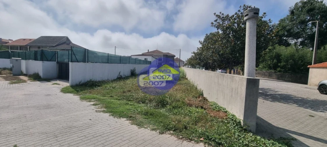 Terreno para Venda em Paços de Brandão Foto 3
