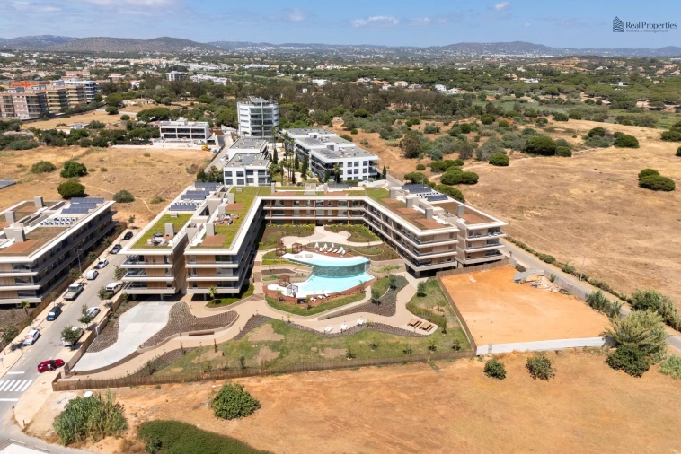 Apartamento T2 para Venda em Quarteira Foto 40