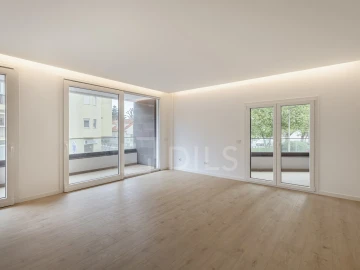 Apartamento T3 para Venda em Carcavelos e Parede
