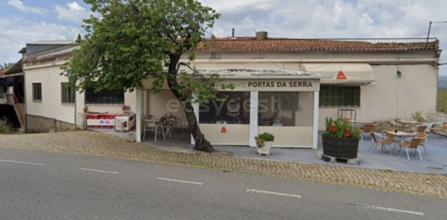 Moradia T5 para Venda em Salgueiro do Campo Foto 1