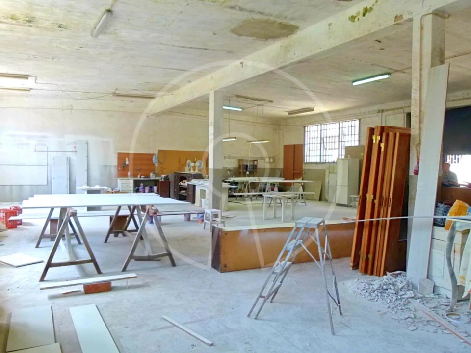 Terreno Comércio / Armazém para Venda em Cacém e São Marcos Foto 3