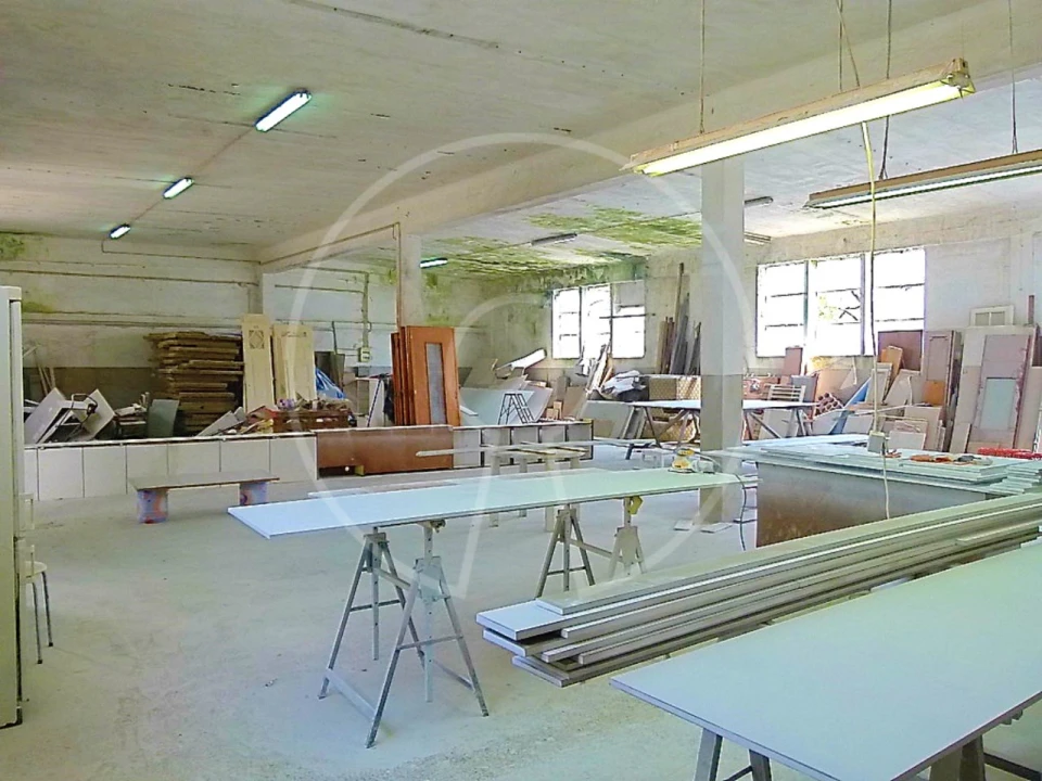 Terreno Comércio / Armazém para Venda em Cacém e São Marcos Foto 4