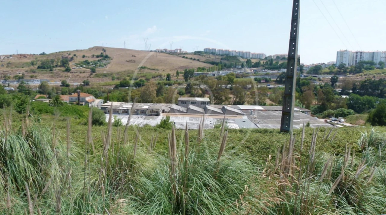 Terreno Comércio / Armazém para Venda em Cacém e São Marcos Foto 21