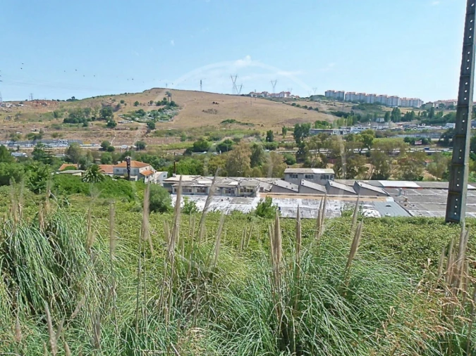 Terreno Comércio / Armazém para Venda em Cacém e São Marcos