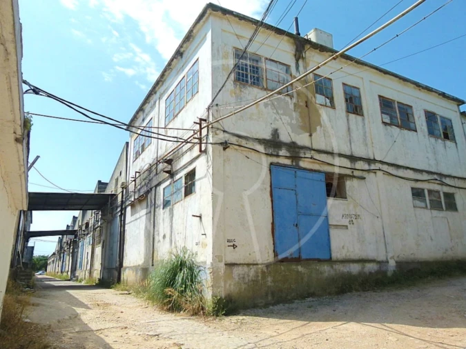 Terreno Comércio / Armazém para Venda em Cacém e São Marcos Foto 6