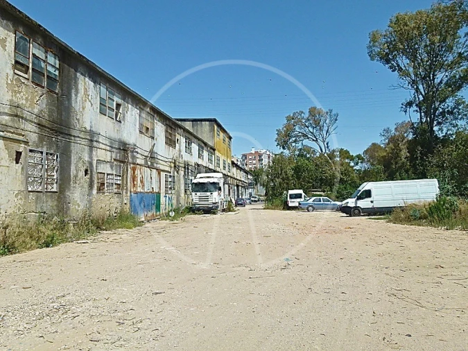 Terreno Comércio / Armazém para Venda em Cacém e São Marcos Foto 8