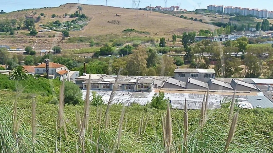 Terreno Comércio / Armazém para Venda em Cacém e São Marcos