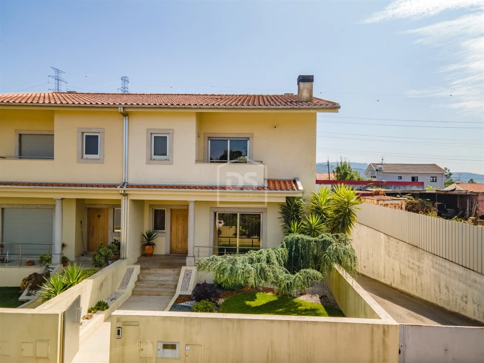 Moradia T3 para Venda em Guilhufe e Urrô Foto 1