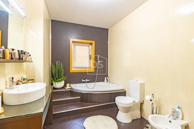 Moradia T3 para Venda em Guilhufe e Urrô Foto 22