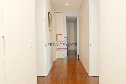 Apartamento T3 para Arrendamento em Aldoar, Foz do Douro e Nevogilde