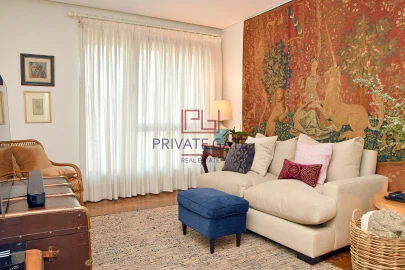 Apartamento T3 para Arrendamento em Aldoar, Foz do Douro e Nevogilde