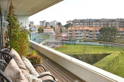 Apartamento T3 para Arrendamento em Aldoar, Foz do Douro e Nevogilde