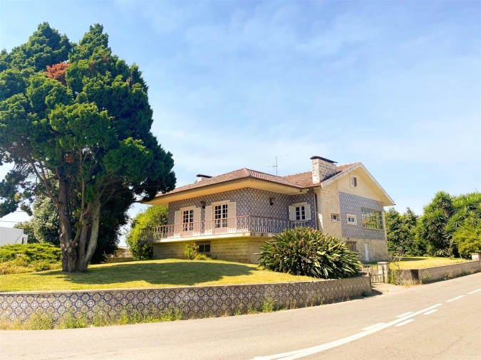 Moradia T4 para Venda em Oliveirinha Foto 1