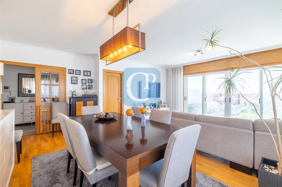 Apartamento T3 para Venda em Lordelo do Ouro e Massarelos Foto 1
