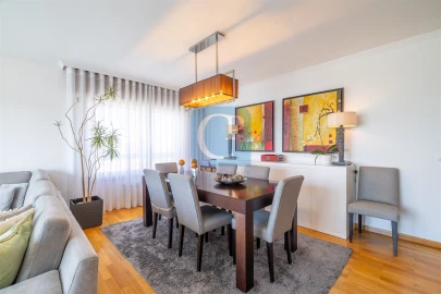 Apartamento T3 para Venda em Lordelo do Ouro e Massarelos